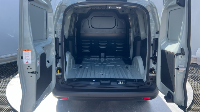 Ford Transit Courier Diesel 1.5 EcoBlue Limited Van - Image 4